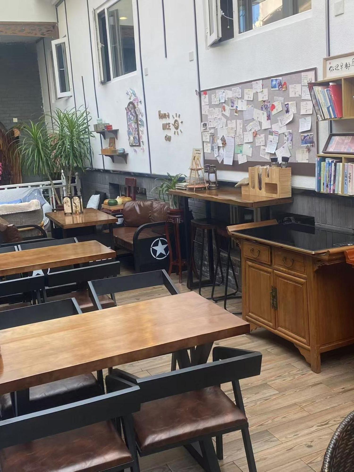 East Sacred Hotel ᴸᴱo---Foreign Accept---Tourism Service English-Speaking 丨 Near Tiananmen Forbidden City丨very Close To Metro Zhangzizhong And Beixinqiao 丨european Foot Ball English丨free Advance Tickets And Laundry Drying Service Coffee Snacks Пекин Екстериор снимка